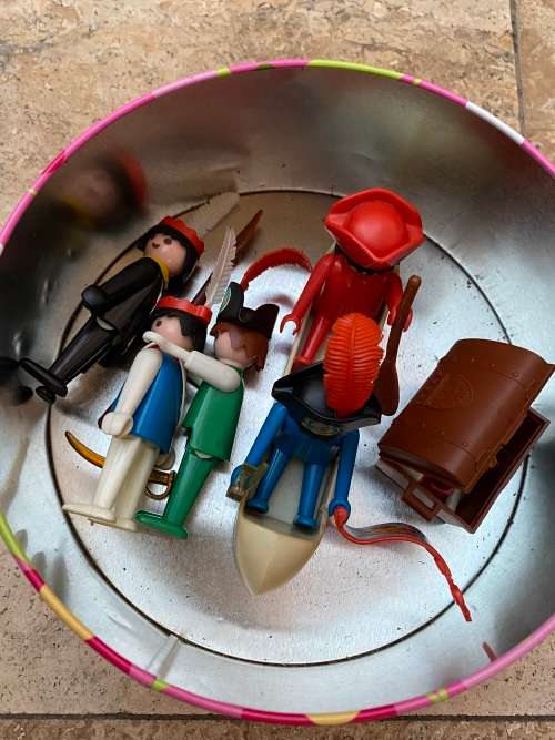 vintage Playmobil indian canoe with 5 figure figures 1974 , chest with extras
