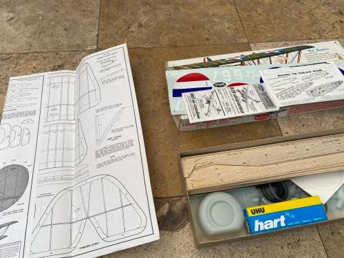 vintage GUILLOW`S THOMAS MORSE S4C SCOUT BALSA FLYING MODEL PLANE model KIT # 201 USA