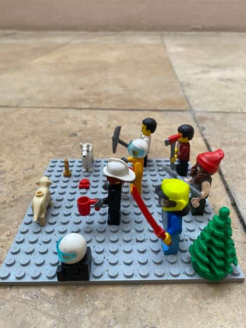 lego mini figure figures lot of 7 and two dogs