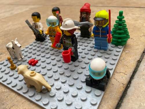 lego mini figure figures lot of 7 and two dogs