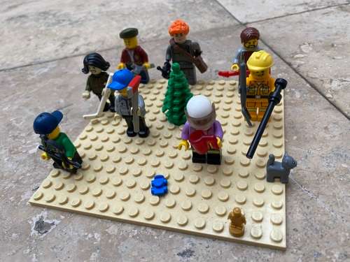 Lego mini figures figure lot of 8 with a cat , binocs and statue