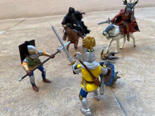 vintage papo medieval knight battle scene two horses with riders and 2 ground soldiers figures