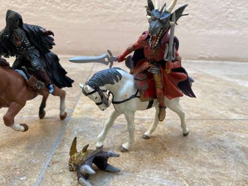 vintage papo medieval knight battle scene two horses with riders and 2 ground soldiers figures