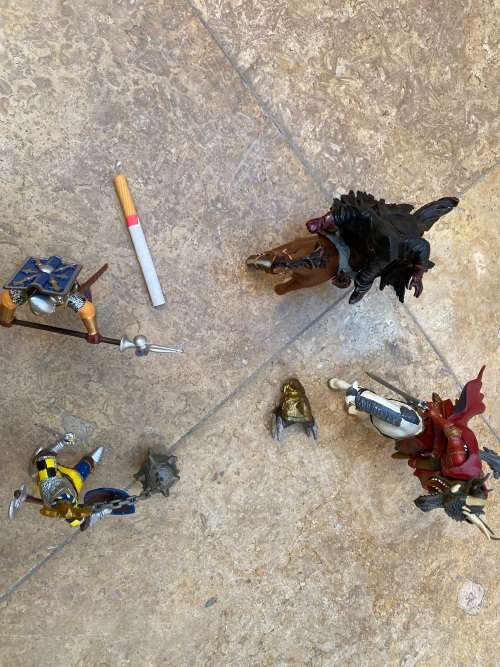vintage papo medieval knight battle scene two horses with riders and 2 ground soldiers figures