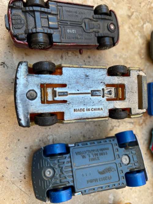 vintage lot of diecast cars in storage case , realtoy matchbox hot wheels mixed lot 11