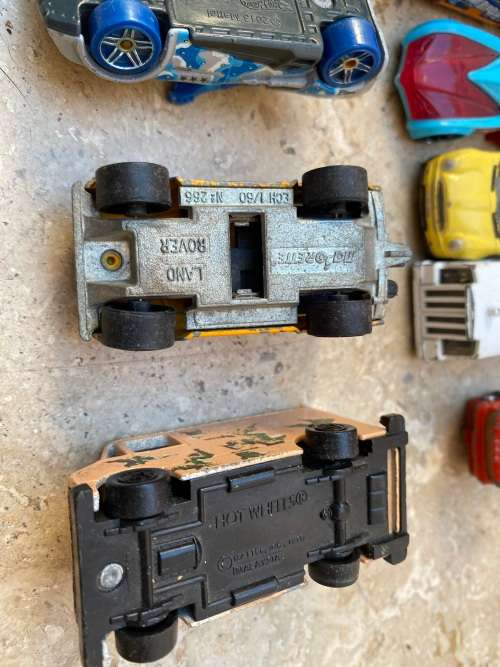 vintage lot of diecast cars in storage case , realtoy matchbox hot wheels mixed lot 11