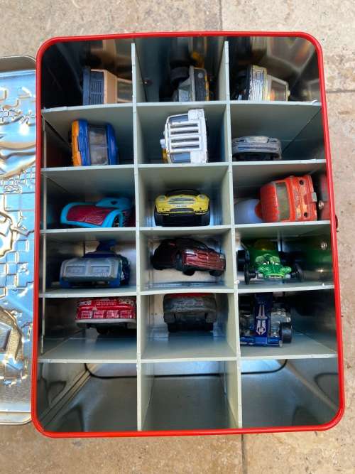 vintage lot of diecast cars in storage case , realtoy matchbox hot wheels mixed lot 11