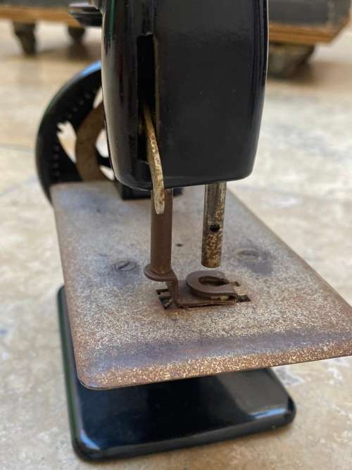 vintage mini iron with miniature singer sewing machine made in Italy TLC