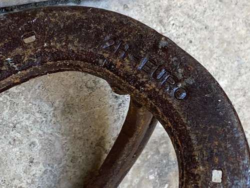 vintage horse shoe coat hook with random horseshoe