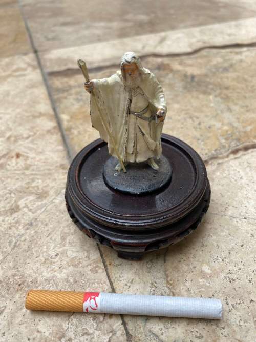 Gandalf the white nlp 2003 Lord of the rings figure on wood pedestal