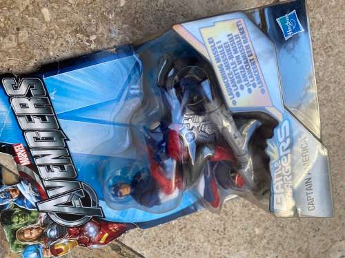 Marvel avengers captain America figure , motorbike with weapon 2011 Hasbro battle chargers