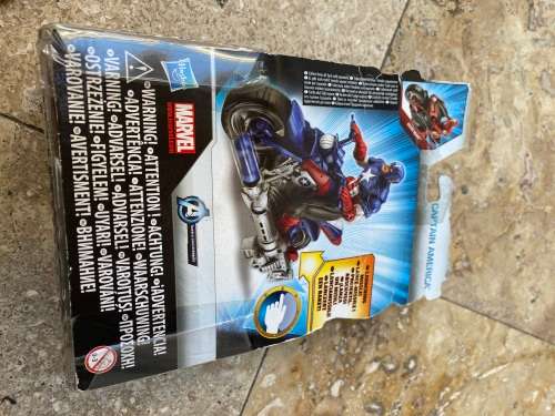 Marvel avengers captain America figure , motorbike with weapon 2011 Hasbro battle chargers