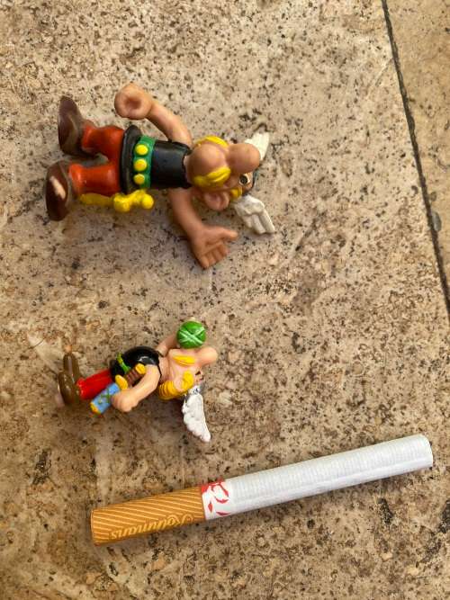 vintage asterix bully 1974 figure with mini asterix plastoy drinking potion pair