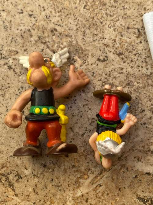 vintage asterix bully 1974 figure with mini asterix plastoy drinking potion pair
