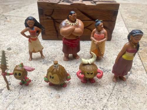 disney moana figure lot of 7 figures in vintage wood box