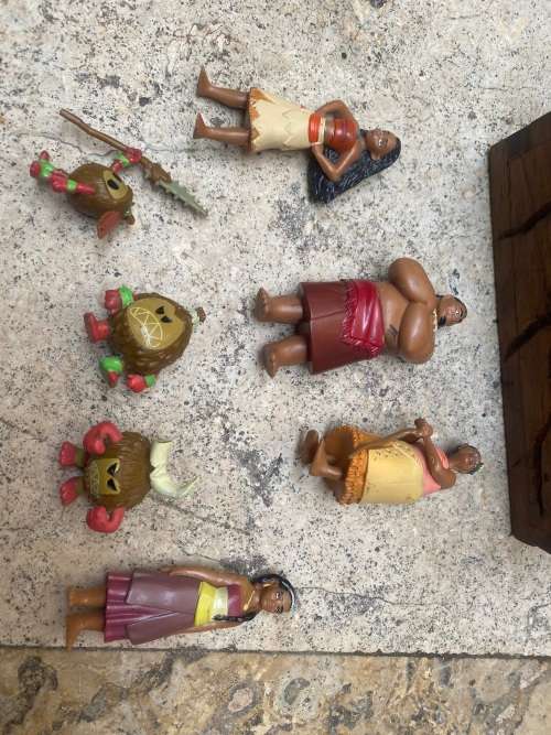 disney moana figure lot of 7 figures in vintage wood box