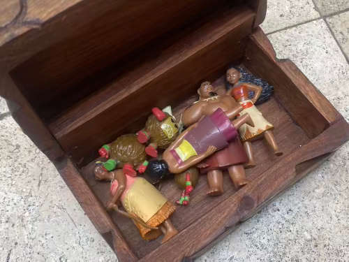 disney moana figure lot of 7 figures in vintage wood box