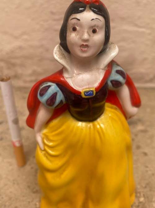 rare Beswick Snowhite gold stamp  disney snow white series 1954 figurine