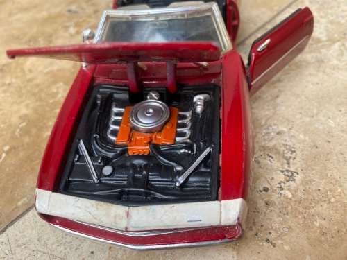 maisto 1/24 1986 Chevrolet Camara SS 396 convertible red