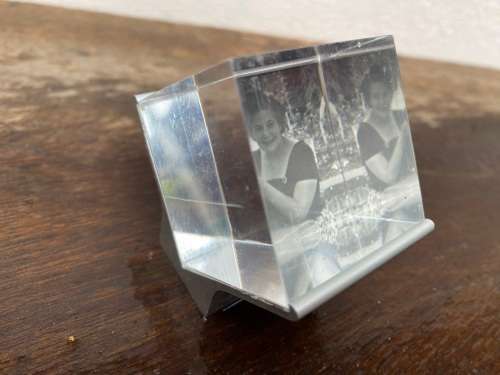 Rare BUSSE DESIGN ULM photo frame, Small lucite cube on solid aluminum base