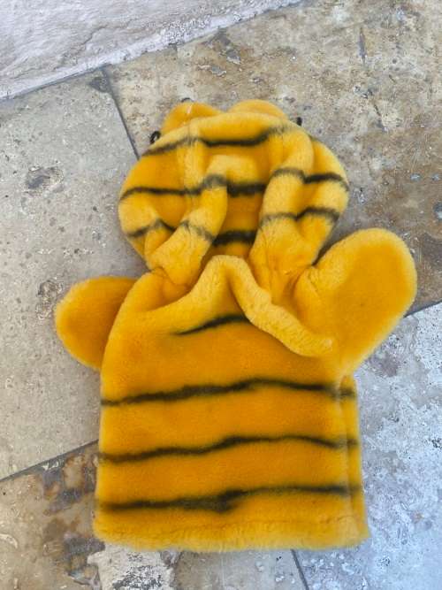 Vintage Garfield hand puppet as new
