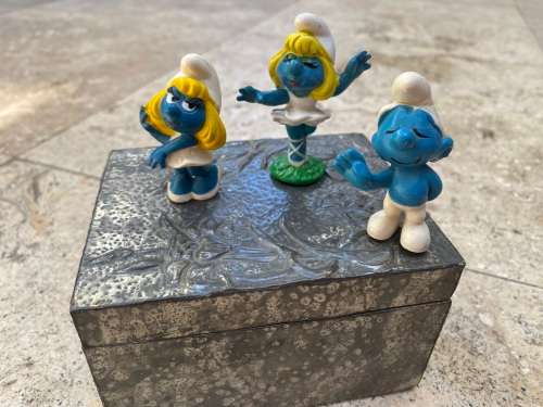 Vintage Peyo Smurf ballerina hand in hair and secret Smurf  in trinket box