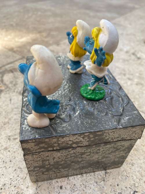 Vintage Peyo Smurf ballerina hand in hair and secret Smurf  in trinket box