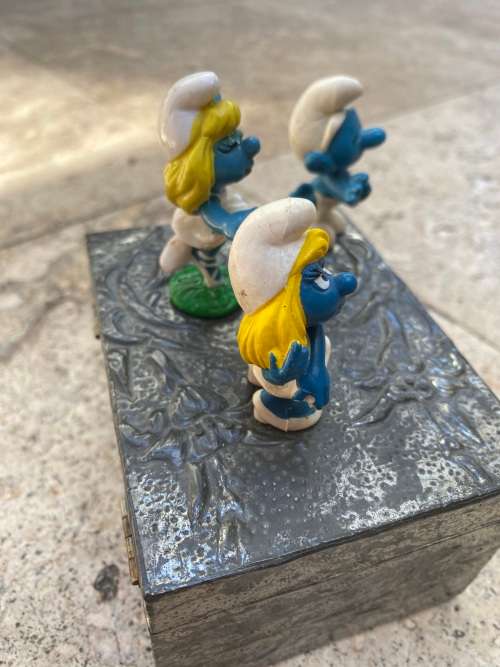 Vintage Peyo Smurf ballerina hand in hair and secret Smurf  in trinket box