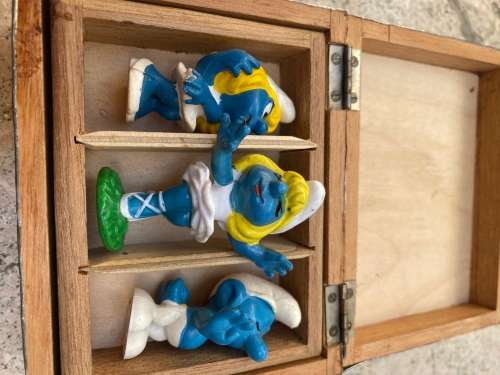 Vintage Peyo Smurf ballerina hand in hair and secret Smurf  in trinket box