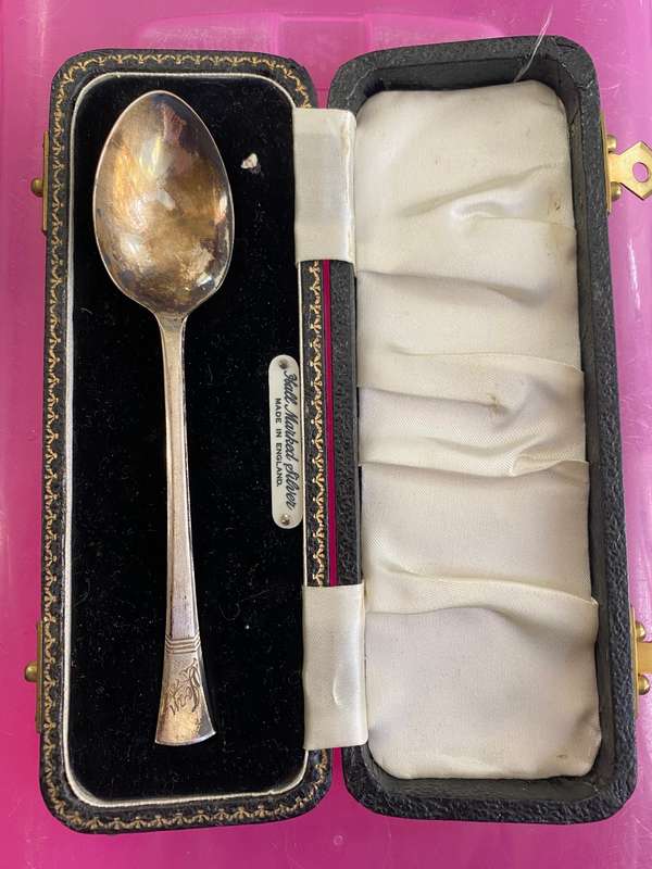 Hallmarked Sterling silver spoon 19 g in case