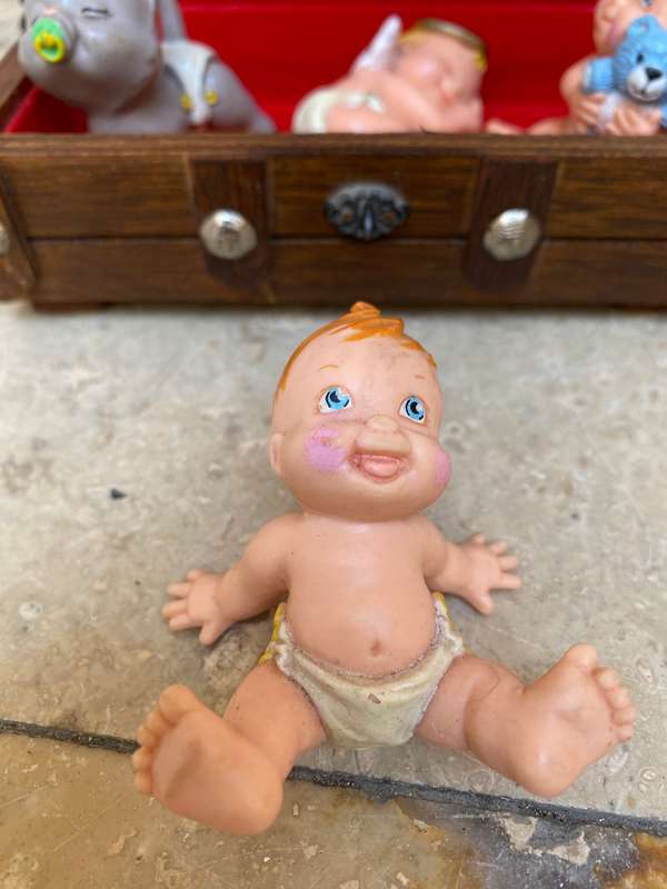 Vintage magic diaper baby babies lot of 4 in wooden treasure chest 1991