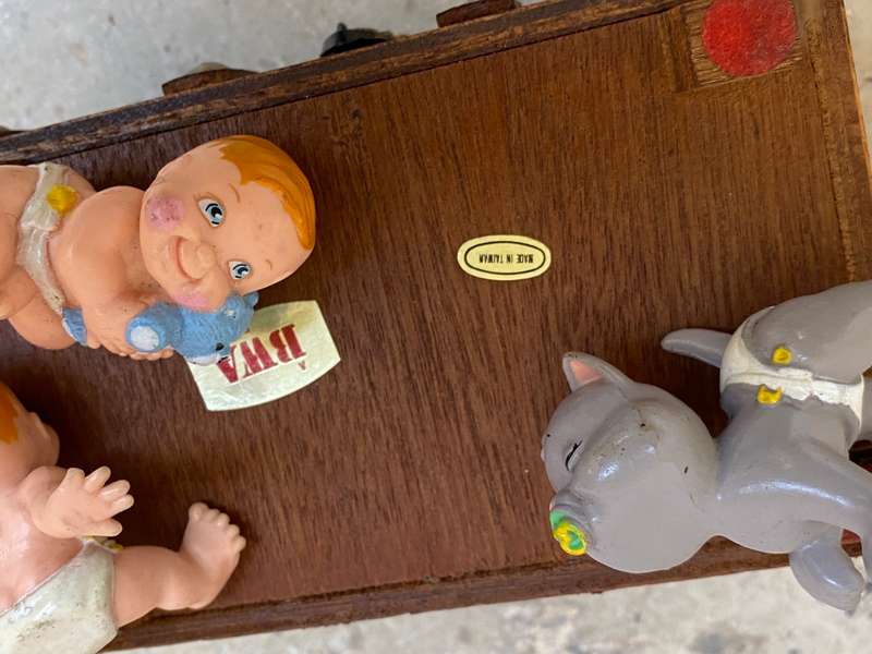 Vintage magic diaper baby babies lot of 4 in wooden treasure chest 1991