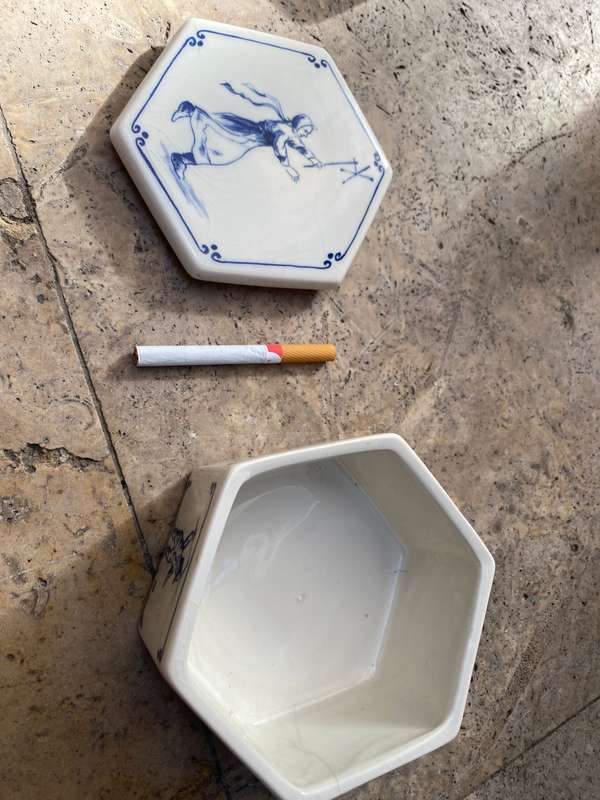 Delft trinket box Regina hexagonal