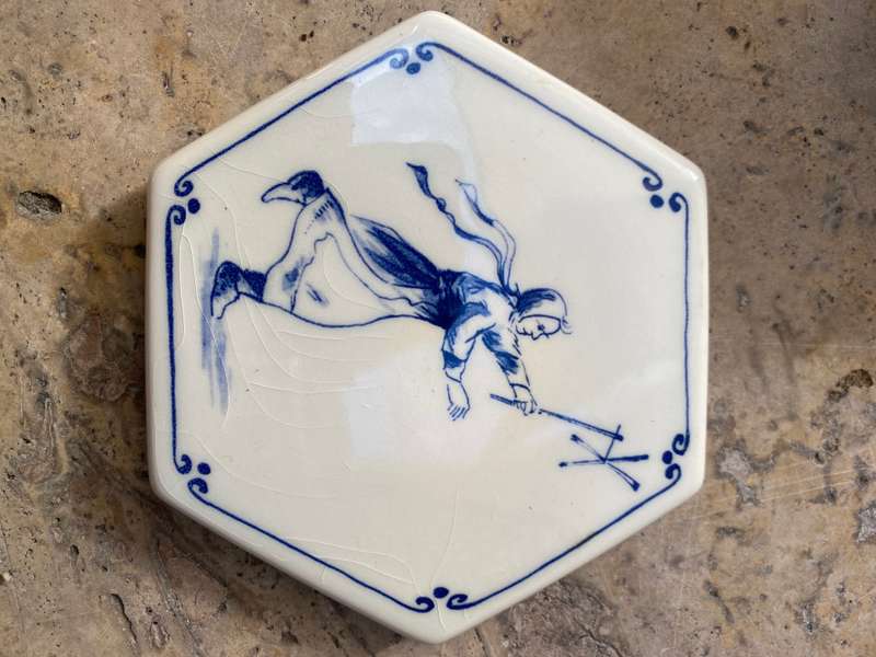 Delft trinket box Regina hexagonal