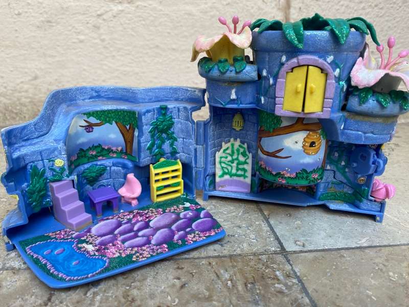 Vintage polly pocket Chateau du jardin 1996 play set