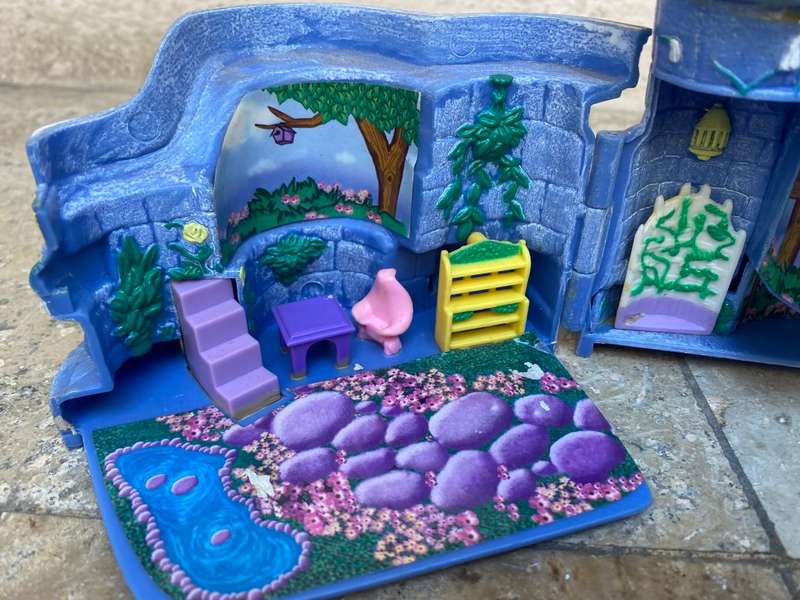 Vintage polly pocket Chateau du jardin 1996 play set