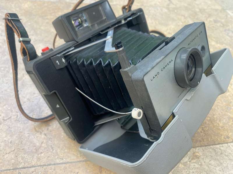 Vintage Polaroid land camera 215 in travel case