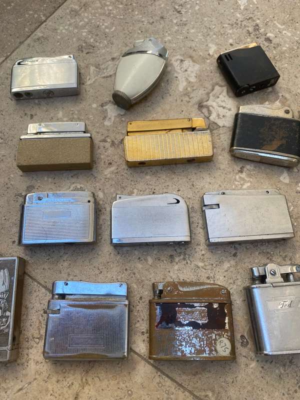 Vintage lighter lot of 25 units