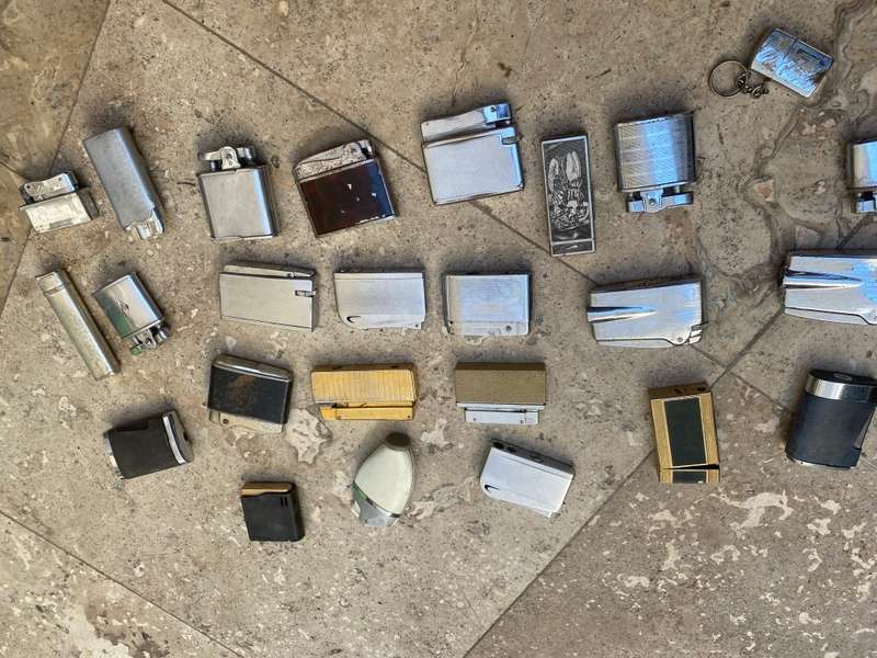 Vintage lighter lot of 25 units