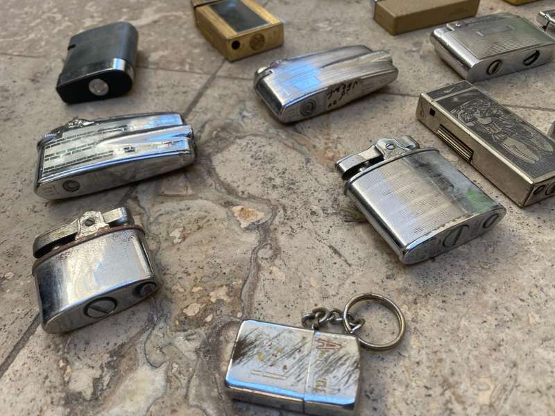 Vintage lighter lot of 25 units