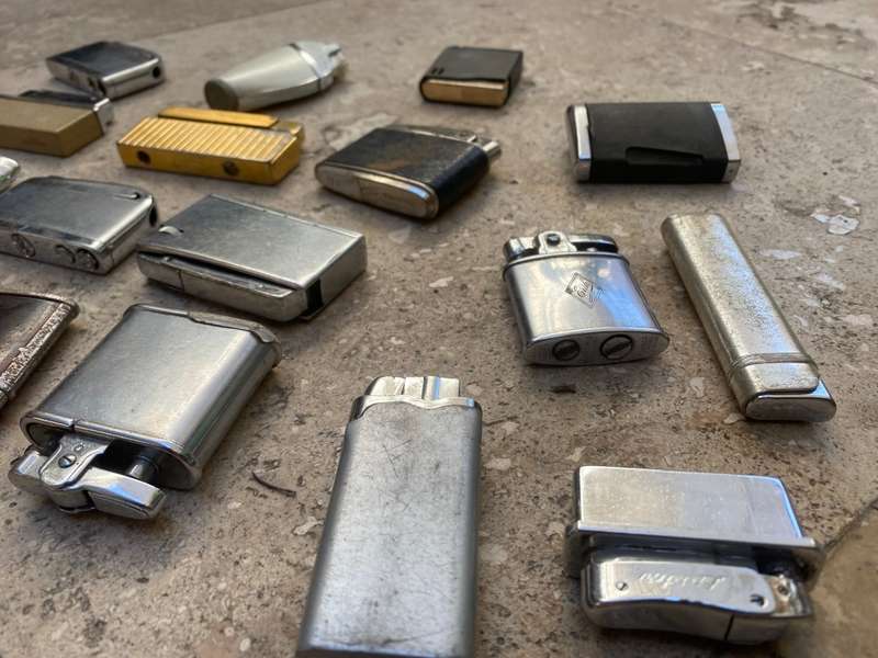 Vintage lighter lot of 25 units