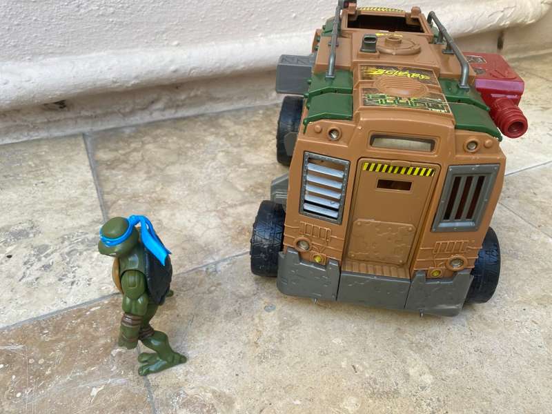 2002 Mirage Studios Playmates teenage turtle Leonardo action figure + Shellraiser vehicle 2012