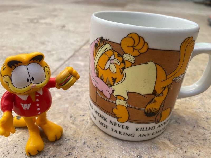 Garfield paws pvc figure with Garfield mug