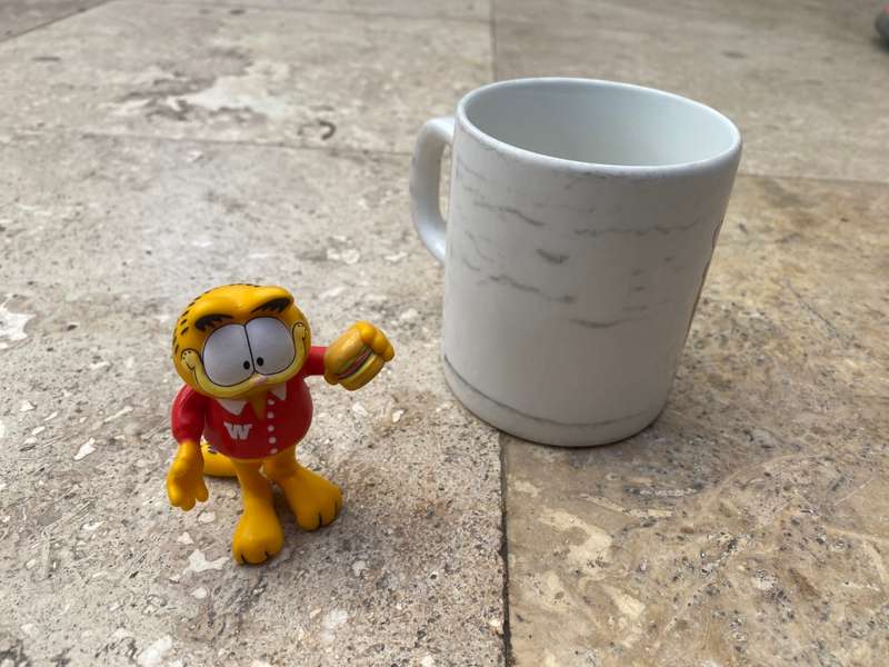 Garfield paws pvc figure with Garfield mug