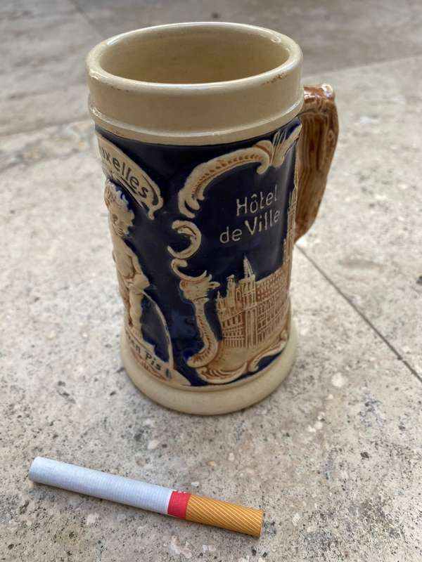Vintage hotel de ville Bruxelles manneken pis stein mug