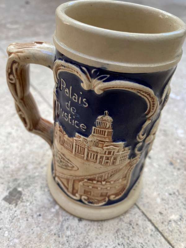 Vintage hotel de ville Bruxelles manneken pis stein mug