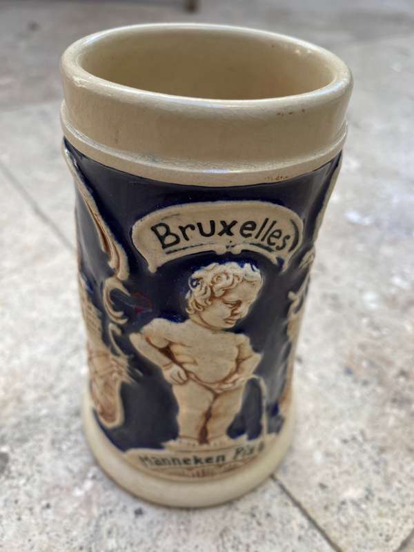 Vintage hotel de ville Bruxelles manneken pis stein mug