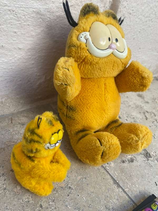 Garfield doll pair UFS