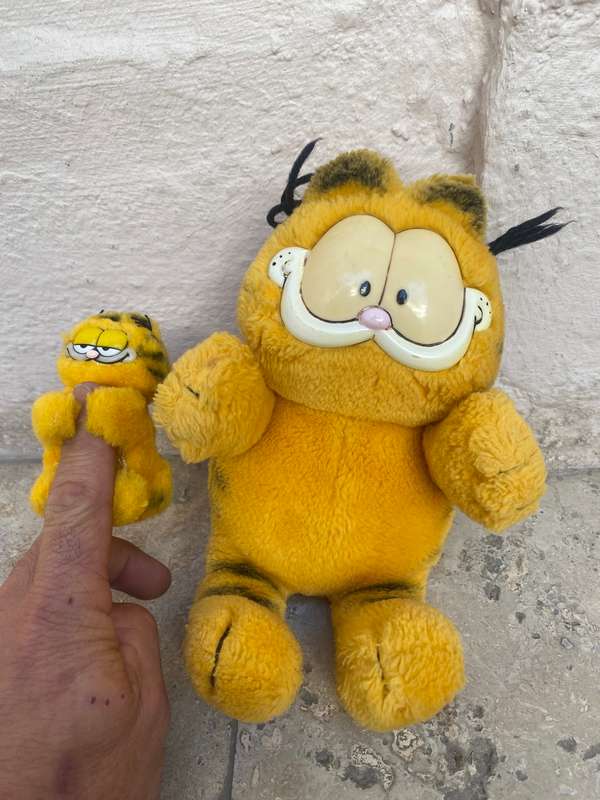 Garfield doll pair UFS