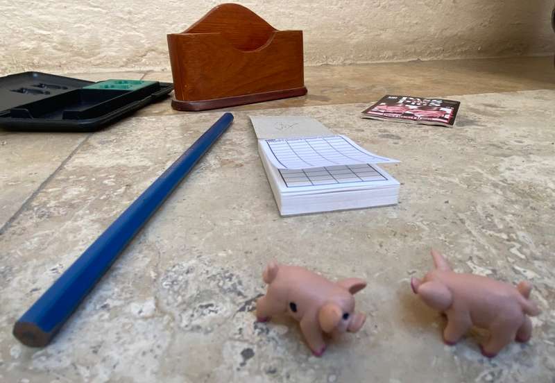 Vintage pass the pigs game MB + wood cradle pen holder